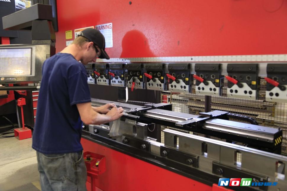 ▲台經院表示，今年下半年製造業景氣燈號可望回升為黃藍燈。（圖／取自CC0圖庫）