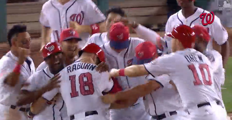 Ryan Raburn敲出再見安打。（圖／擷取自大聯盟官網）