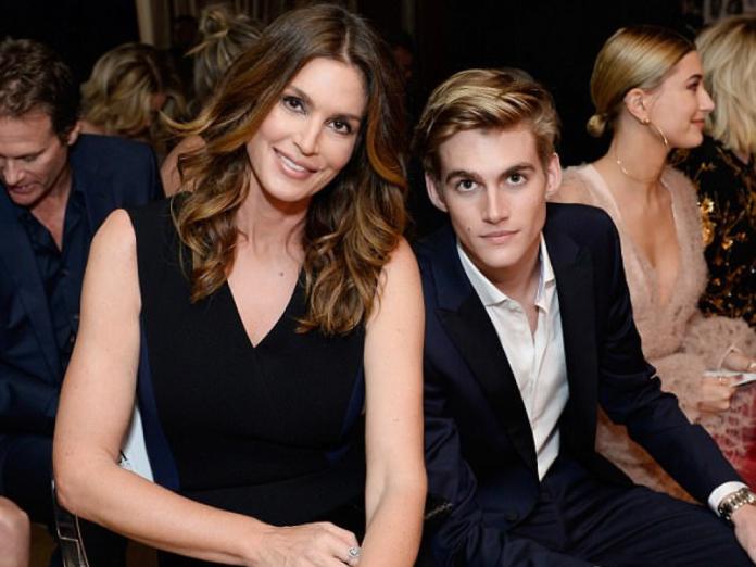 辛蒂克勞馥的帥兒長大了，步她後塵走上伸展台。（圖／翻攝自Daily Mail / Getty , 2017.07.03）