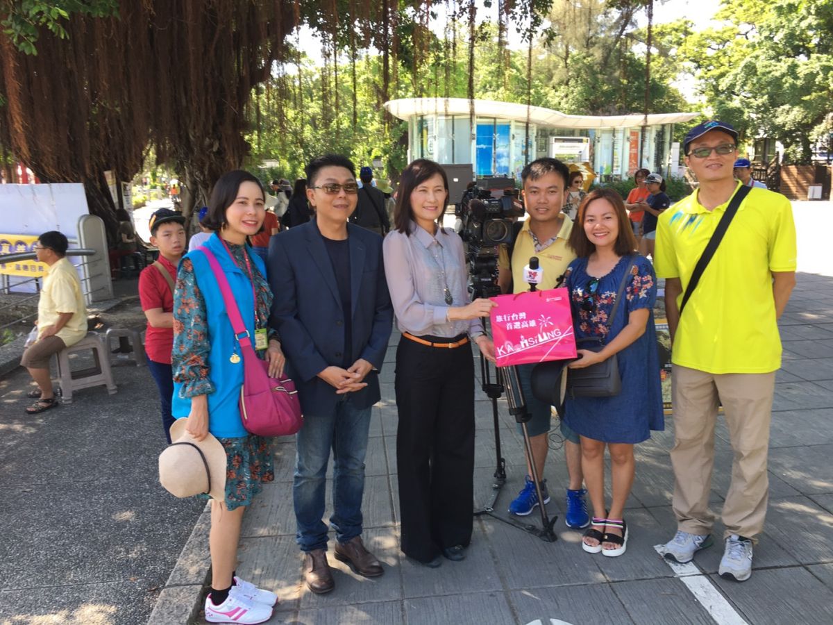 高雄市政府觀光局長曾姿雯接受越南胡志明市電視台專訪\\(左三\\)。（圖／高市觀光局提供 , 2017.07.03）