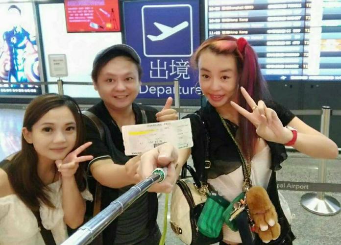 法拉利姐張婷婷（右）稍早飛往上海，經紀人與助理都前來送機。（圖／翻攝自臉書 , 2017.07.03）