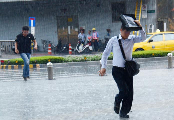 ▲氣象專家提醒民眾不可輕忽雷雨的威脅。（圖／NOWnews資料照）