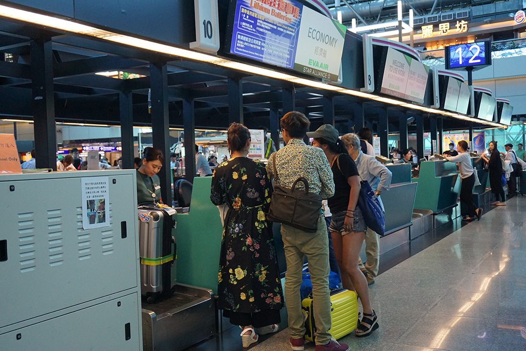 ▲行動電源、打火機要隨身攜帶，不能託運，這是國人最常忽略的細節。（圖／記者林縉明攝）