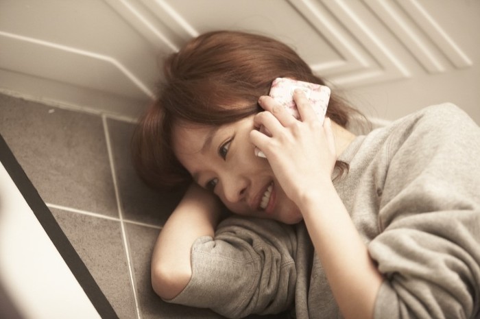 ▲情侶講電話，「4大地雷行為」千萬別觸犯。（圖／翻攝自Mouda）