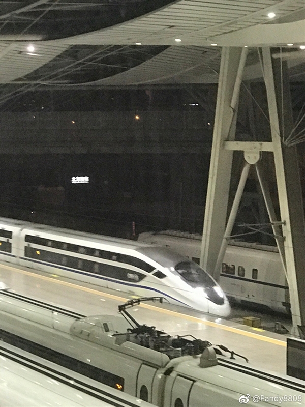 中國大陸全新臥鋪列車現身。