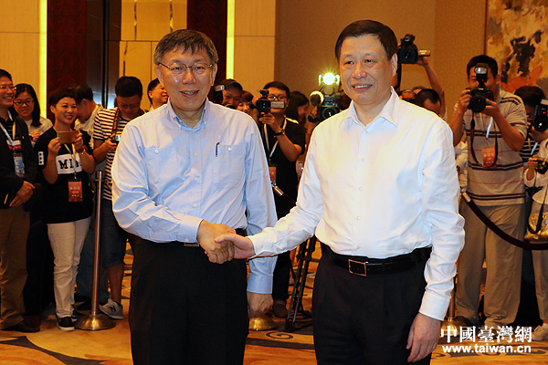7月1日下午，上海市長應勇在浦東香格里拉酒店會見了前來參加上海台北城市論壇（「雙城論壇」）的台北市長柯文哲一行。