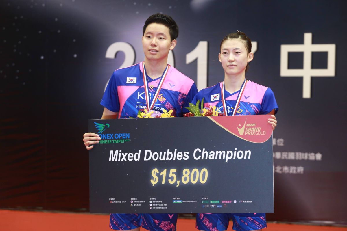 ▲徐承宰（左）、金荷娜奪下台北公開賽混雙組冠軍（圖／葉政勳攝 , 2017.07.02）