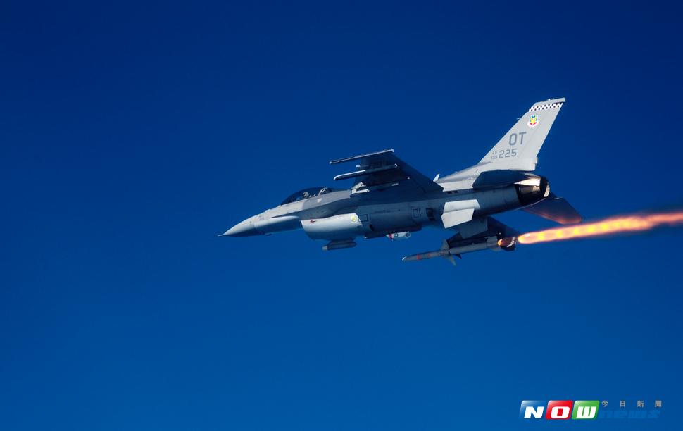美軍F-16戰機發射反輻射飛彈。（圖／美國空軍, 2017.6.30）