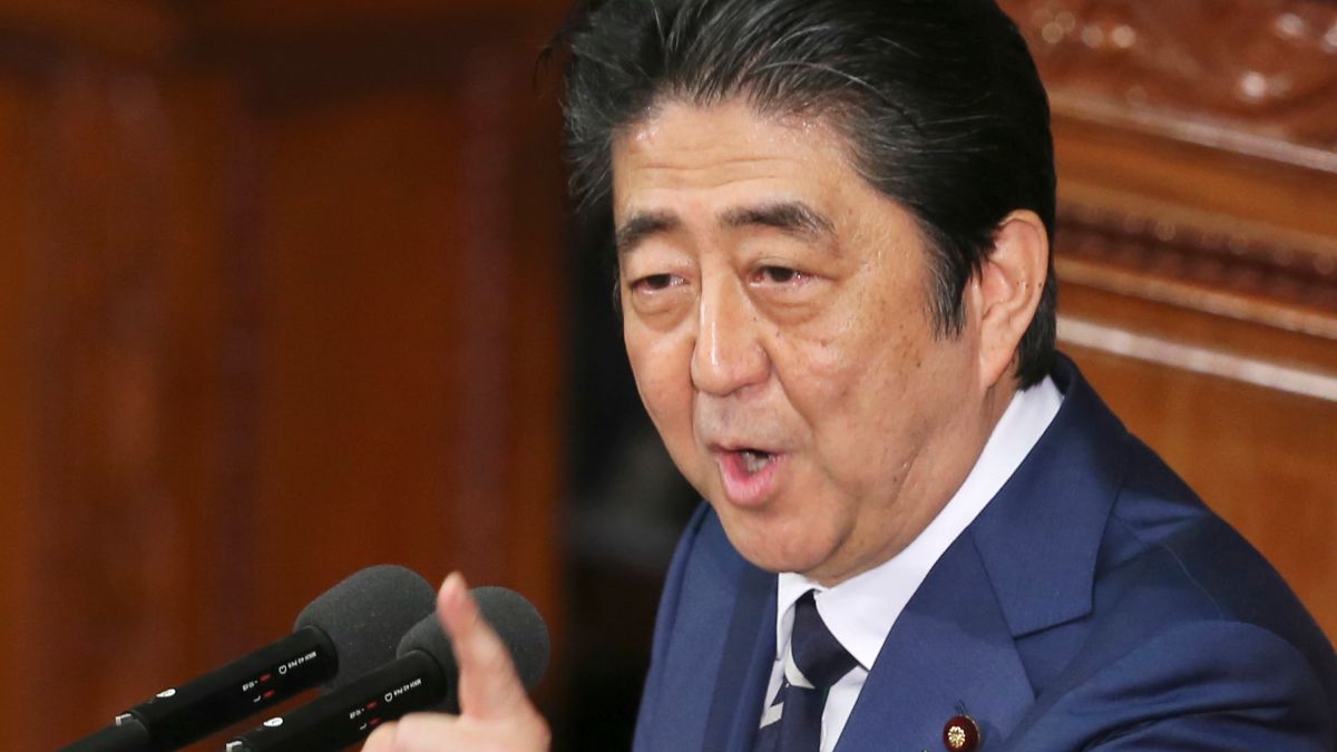 ▲由於身陷醜聞風暴，根據一份最新民調指出，日本首相安倍晉三民意支持度只剩26%，創下2012年執政以來新低。（圖／達志影像／美聯社）