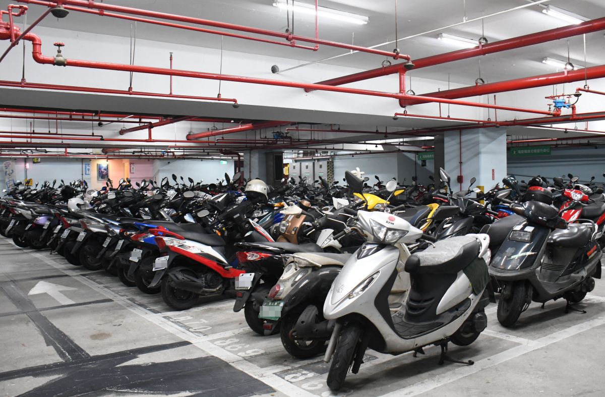 ▲有網友認為「停車鎖龍頭」令人討厭，引起PTT鄉民議論。（圖／ NOWnews 資料庫）