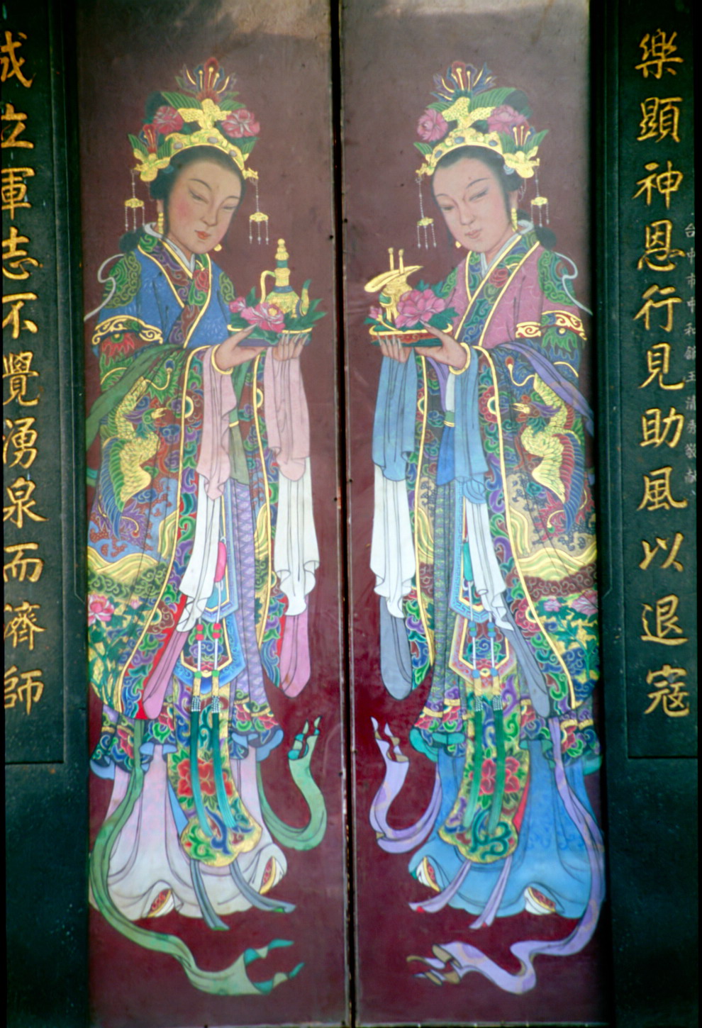 台中樂成宮的宮娥門神。圖片來源：典藏台灣。畫師：李登勝