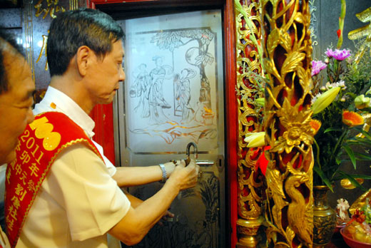 開龕門需慎重其事。圖片來源：華夏經鍏網