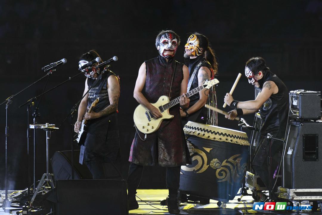 ▲九天技藝團與董事長樂團開幕，精彩演出High翻全場。（圖／葉政勳攝）