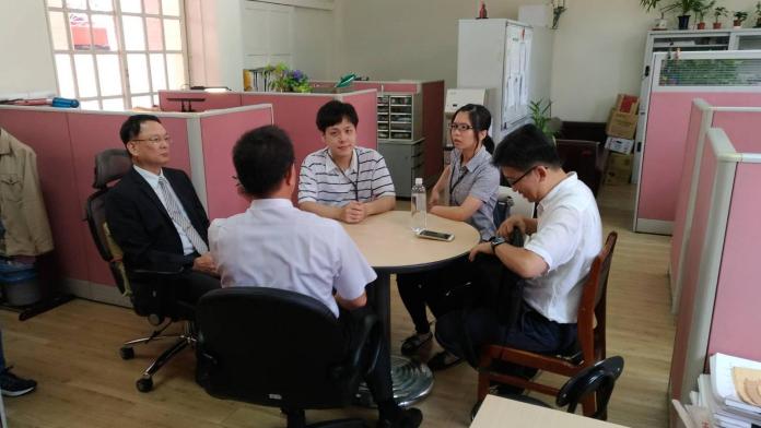 ▲針對立法院不斷電表決前瞻預算，是否違反勞基法，台北市勞動局勞動條件科長廖昌永，及三名科員，30日前往立法院進行勞動檢查。（圖／國民黨團提供）