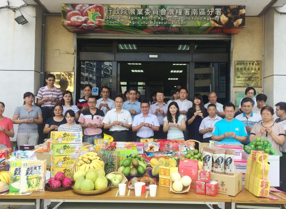 ▲農糧署南區分署也依往例舉辦普渡拜拜。（圖／農糧署南區分署提供，2017.08.30）