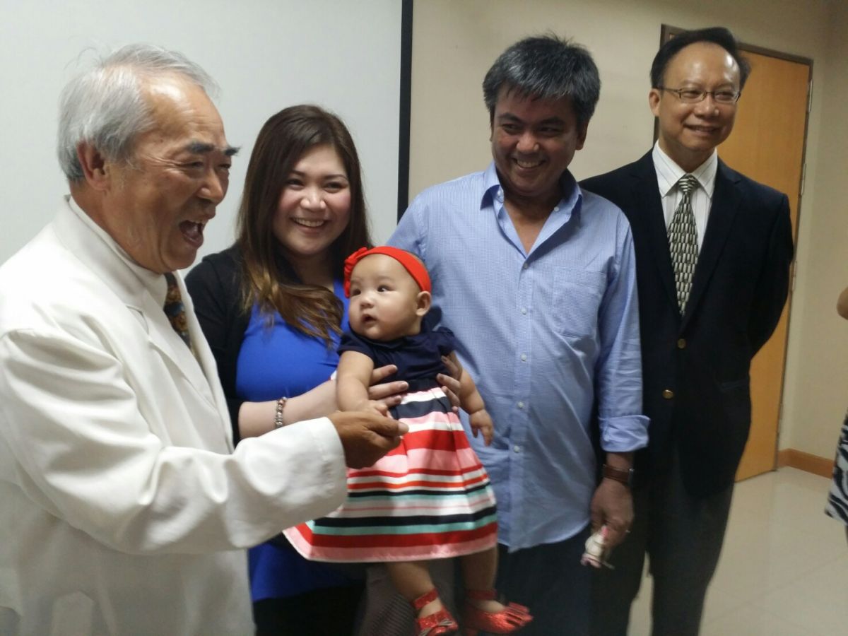 ▲菲律賓議員聯盟主席（左二）跨海求醫喜獲千金，偕夫婿、女兒來台尋根之旅 （圖／金武鳳攝 , 2017.8.29）