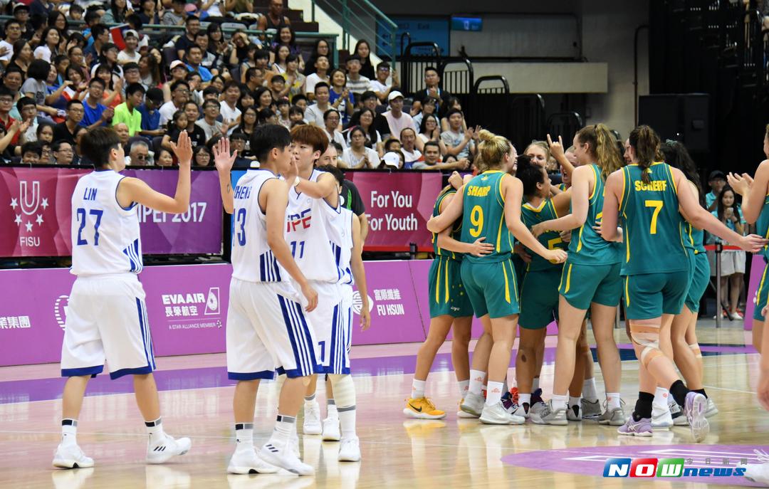 ▲世大運中華女籃在四強賽中出戰澳洲隊，終場以74：79敗給澳洲隊，無緣爭冠。（圖／記者林調遜攝，2017.8.26）