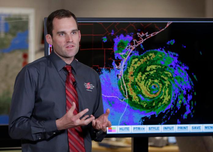 ▲美國國家颶風中心（National Hurricane Center）警告，颶風哈維可能會出現「災難性」水患。（圖／達志影像／美聯社）
