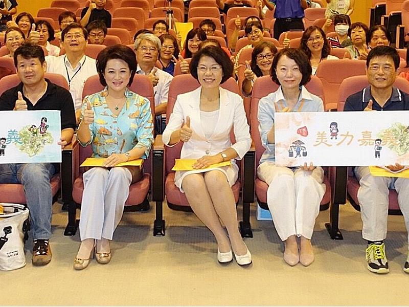 圖說：與會諸羅-生活@代誌論壇的市議長蕭淑麗\\(右2\\)、文化局長黃美賢\\(右3\\)。（圖／記者郭政隆翻攝）