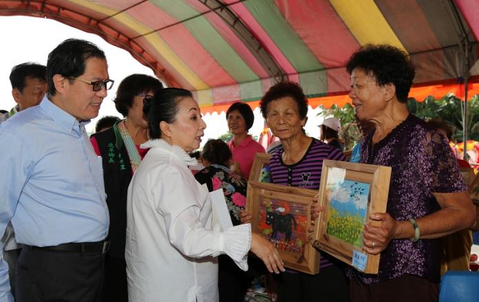 嘉義縣松竹阿公、阿嬤們的豐富情感用繪畫出真實的台灣歷史。（圖／記者陳鐘聲翻攝 , 2017.08.23）