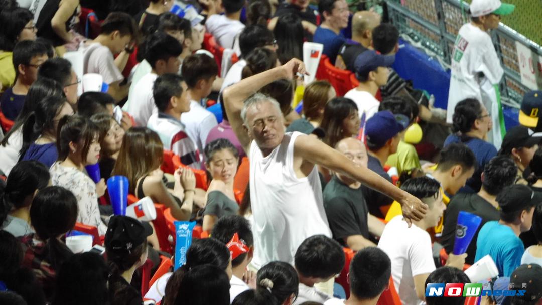 人稱江大帥的江榮蔚來幫中華隊加油。（圖／吳政紘攝）