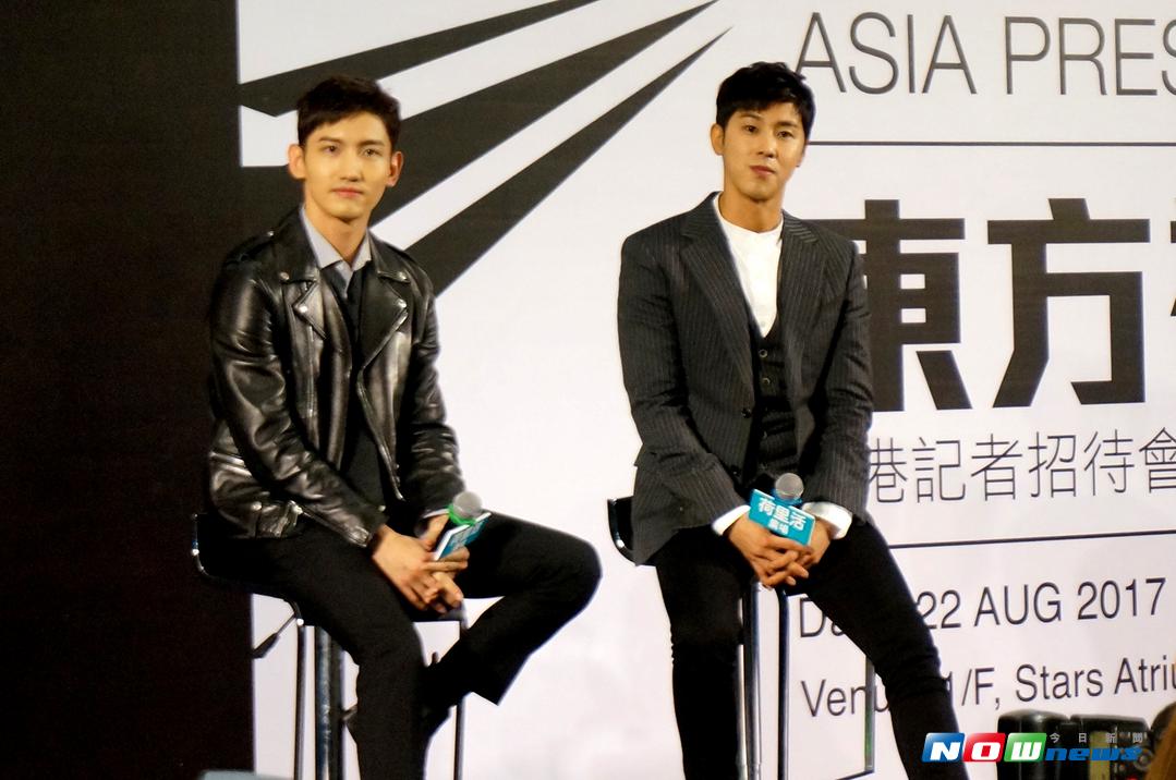 ▲東方神起赴香港引起百名粉絲追星。（圖／avex提供 , 2017.8.23）