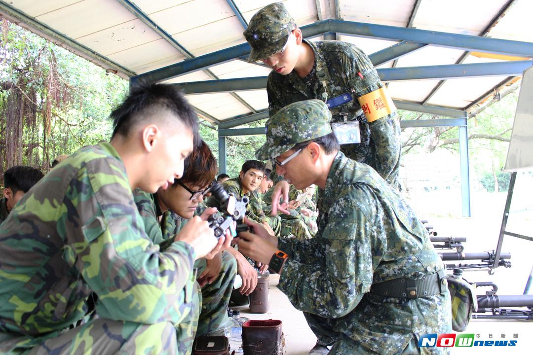 ▲彰化縣後備旅實施一般兵接訓教召任務，實施步兵班戰鬥綜合教練與60迫砲聯合操作等課程，建構部隊堅實戰力。（圖／記者陳雅芳攝，2017.8.22）