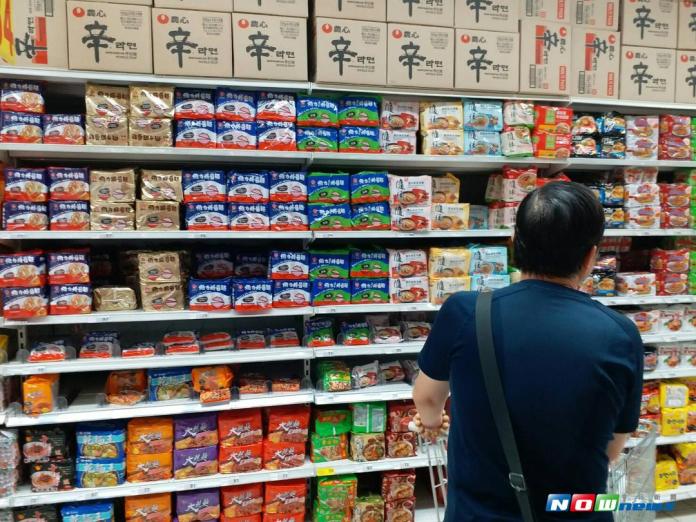 只要有颱風來，台東店的泡麵、飲料等乾貨業績平均可成長30%至50%不等。（圖／大潤發提供，2017.08.21）