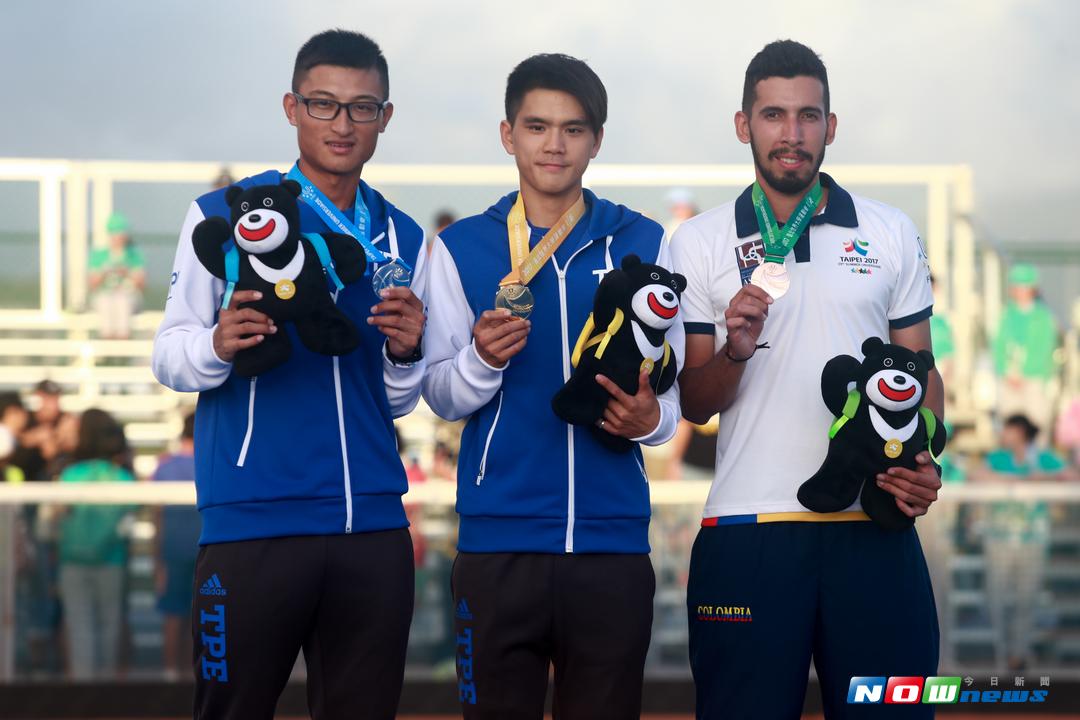 滑輪溜冰男子10,000m計點淘汰賽，中華台北選手陳彥成（右）、柯福軒（左）分別獲得金牌、銀牌。（圖／記者葉政勳攝 , 2017.08.21）