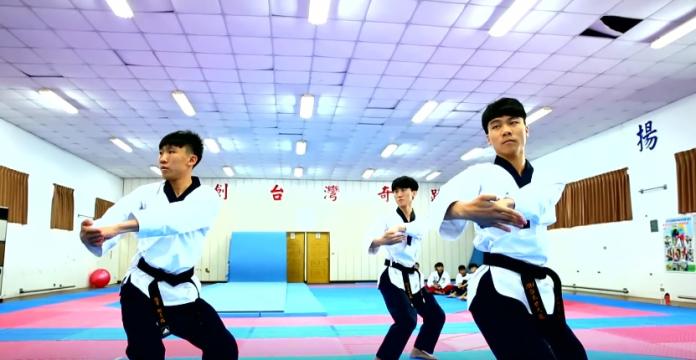 世大運跆拳道品勢中華男子團體代表隊。（圖／翻攝自YouTube影片）