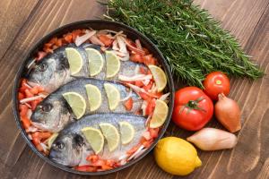 ▲提早採用多魚、多蔬果、少肉的地中海飲食及補充關鍵的腦營養如同打了失智的預防針。\\(圖/公關照片\\)