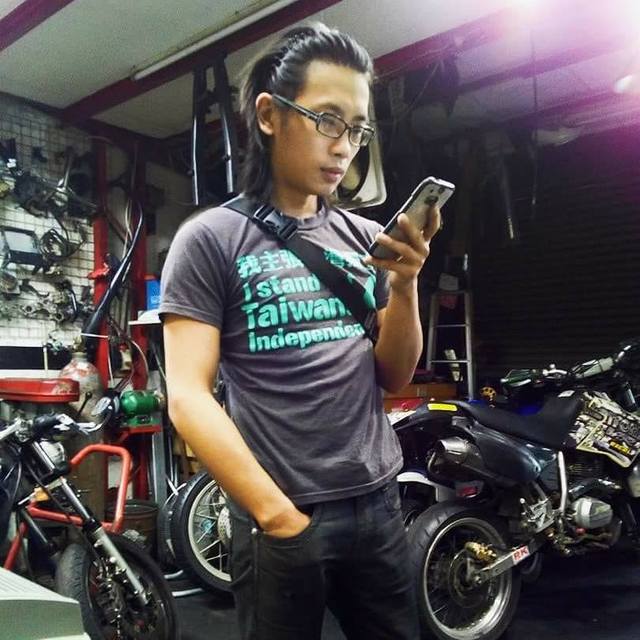 陳儀庭等人「割國旗」抗議！無罪變拘役15天，台灣國：將提上訴。（圖／翻攝自陳儀庭臉書）