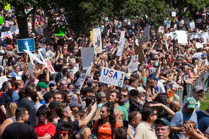 ▲波士頓在當地時間19日爆發大規模反種族主義抗議示威遊行。（圖／達志影像／美聯社）