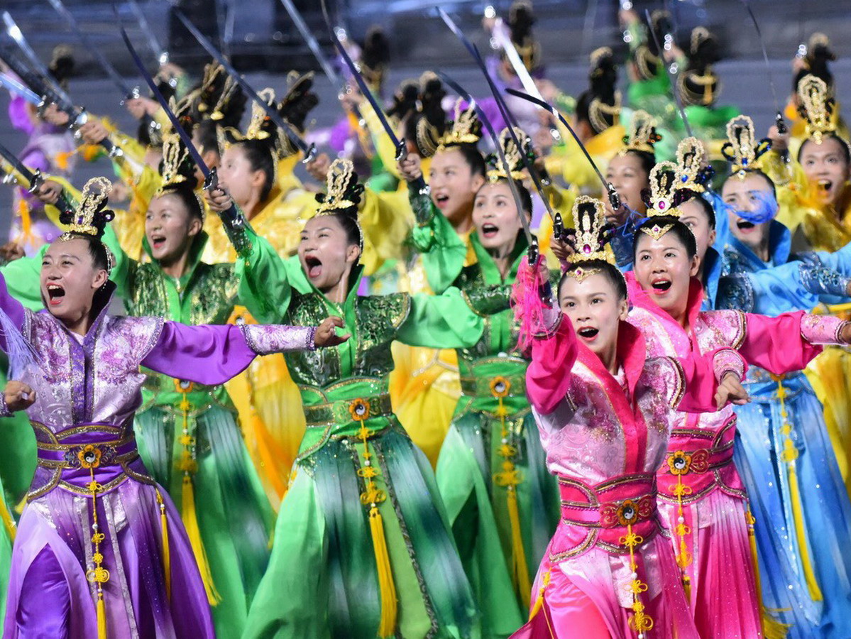 太極門氣功養生學會擔綱臺北世大運開幕序曲，演出超震撼武術表演，令人印象深刻。 \\(圖／太極門提供2017.8.19\\)