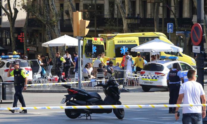 ▲西班牙大城巴塞隆納17日發生廂型車衝撞人群恐攻事件，造成至少13死百餘人受傷。（圖／達志影像／美聯社）