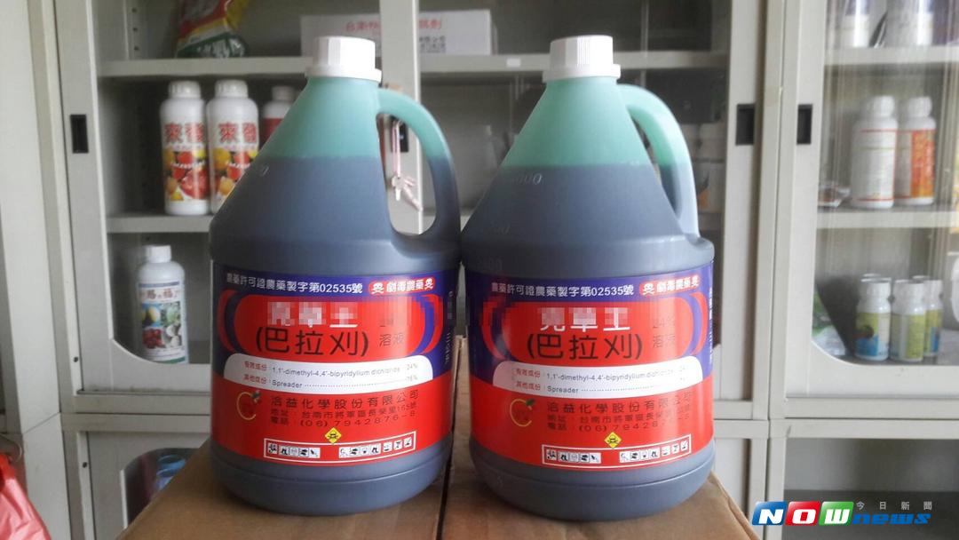 坊間農民去除農田雜草的最常用農藥「除草劑」，喝入體內會影響神經及呼吸系統，非常的要人命，農委會將從2019年2月1日起全面禁用。（圖／記者陳雅芳攝，2017.8.17）