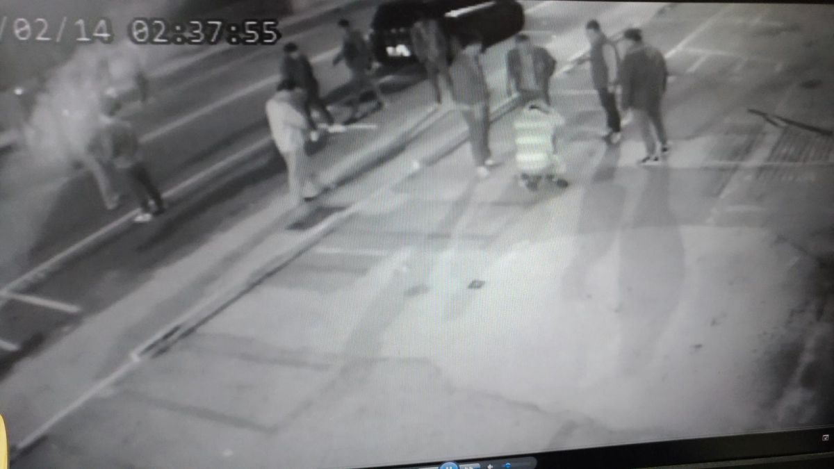 謝姓首惡勒令被害人下跪，圍毆致使其右眼球破裂失明。（圖／竹北分局提供 , 2017.08.16）