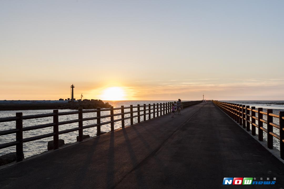 海山漁港觀海平台啟用，林智堅邀民眾來欣賞無敵海景和美麗夕陽。（圖／記者陳志偉攝，2017.08.16）