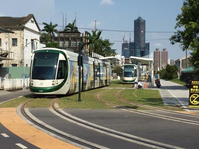 高雄輕軌全線試運轉測試　拚9月通車
