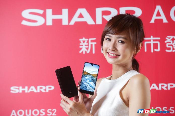 ▲鴻海集團投資的夏普SHARP， 8 月 15 日宣布在台推出全新AQUOS S2新機。其中，高配版單機建議售價15,990元，預計9月下旬開賣。（圖／夏普手機提供）