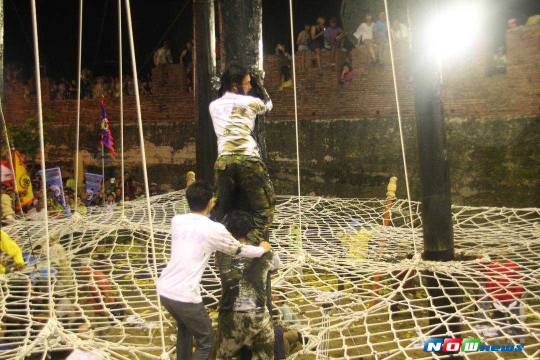 ▲屏東恆春成為全台唯一搶孤場次，預計於今天（12日）晚間21時到21時30分開始競賽，冠軍獎金由30萬元提升到35萬，吸引18隊參加。（示意圖／記者郭孟聰攝）