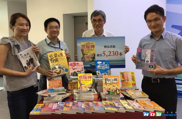 中華汽車為了鼓勵閱讀，今（15）日特別捐贈5230本的旅遊書籍，給新北市102間的圖書分館。（圖／記者陳志仁攝，2017.08.15）