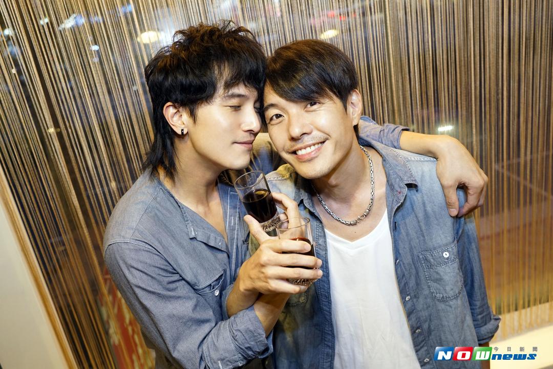 ▲邱澤耳鬢廝磨陳如山（右）超自然。（圖／親愛的工作室、攝影王志偉，2017.08.12）