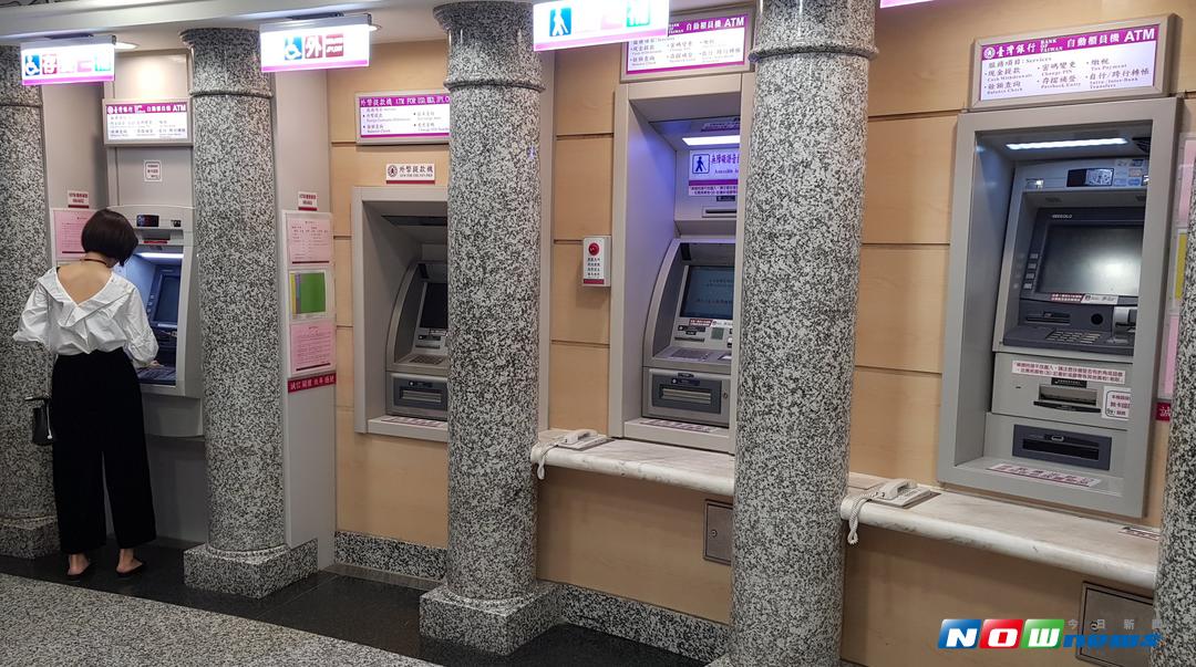 台中市霧峰區中正路台銀提款機11日清晨突然起火，證實是人為縱火，非ATM自燃；圖為台灣銀行ATM提款機，非事發銀行提款機。（圖／NOWnews攝，2017.8.12）