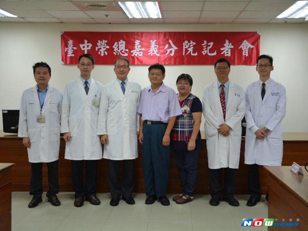 圖說：黃姓患者夫妻與心臟內科醫療團隊一起合影。（圖／記者郭政隆攝影2017.8.11）