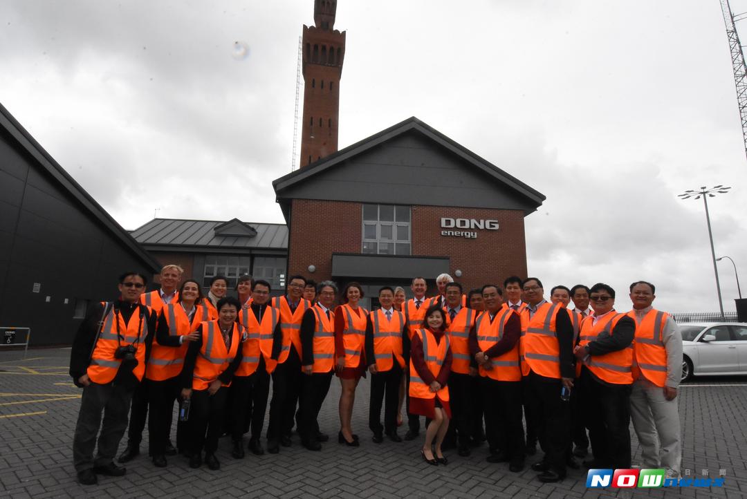 彰化縣長魏明谷帶領訪英參訪團參訪全球最大離岸風電商「丹能風力」。（圖／記者陳雅芳翻攝，2017.8.10）