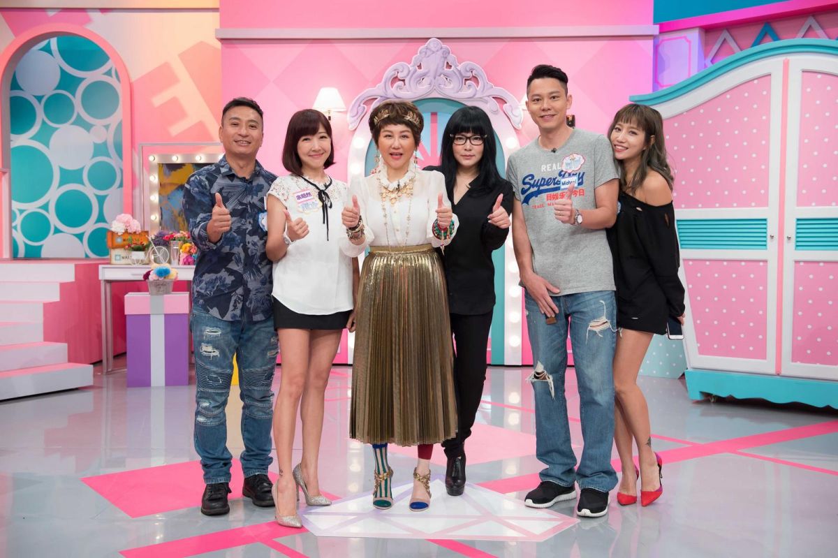 ▲藍心湄（中）與兩對夫妻聊隱忍對方的事。（圖／TVBS提供，2017.08.10）