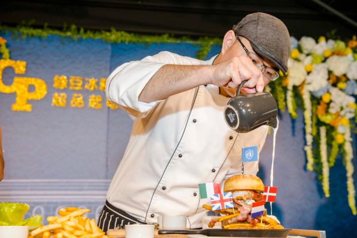 ▲匠心傳承 風華再現　從藝術蛋糕到起司漢堡。（圖／公關照片）