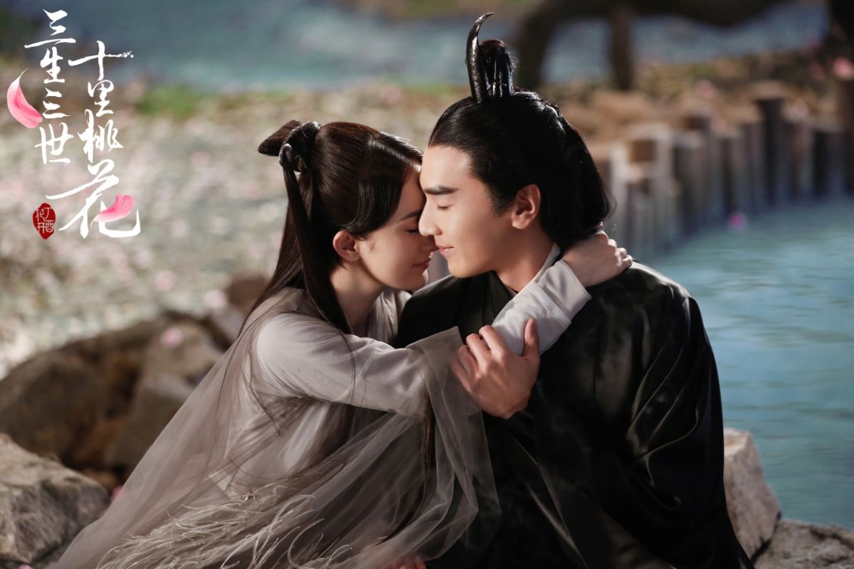 《三生三世十里桃花》可說是本年度最「火」的電視劇！劇情內容是描述青丘狐帝么女白淺與天孫夜華之間的糾結愛戀，其揪心、虐心的劇情，是吸引觀眾們的一大看點。（圖／翻攝自微博 , 2017.08.09）