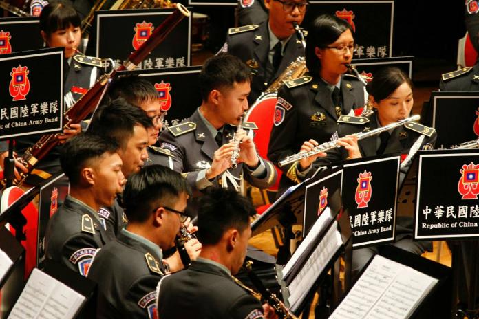 陸軍樂隊8日晚間在國父紀念館演出。（圖／陸軍司令部提供 , 2017.8.8）